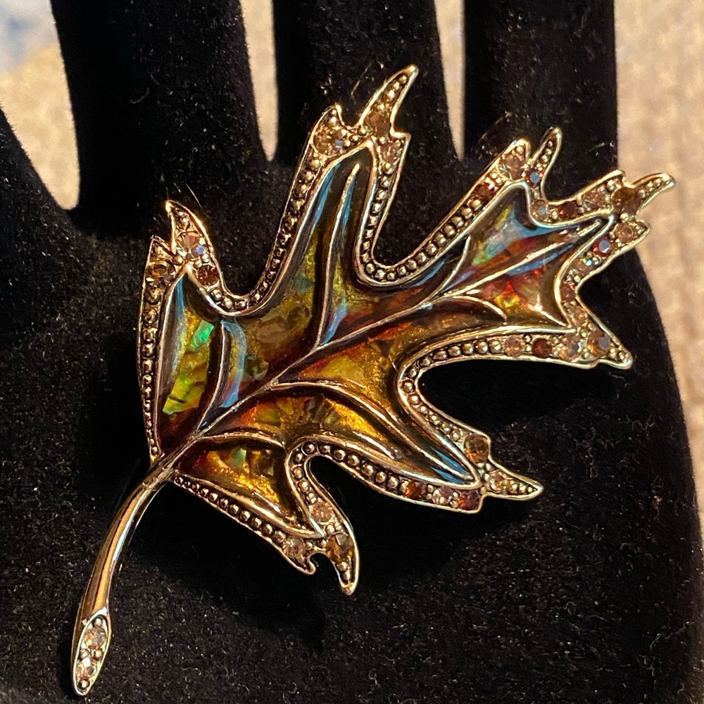 Liz Claiborne Vintage Fire Enamel Oak Leaf Brooch w/24 Colored Aurora Borealis